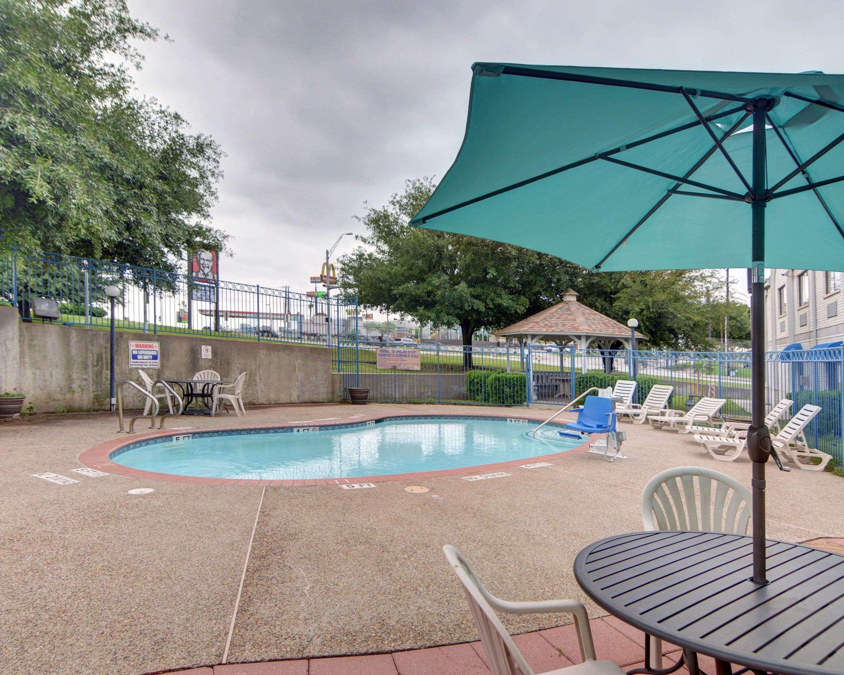 Quality Inn & Suites Grand Prairie Eksteriør bilde